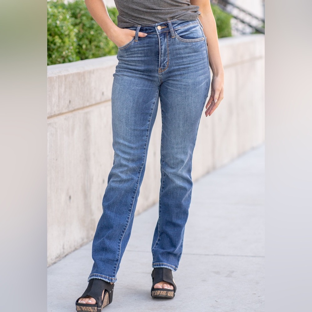 Judy Blue jeans 16W. NWT THERMA DENIM HIGH RISE CONTRAST WASH STRAIGHT